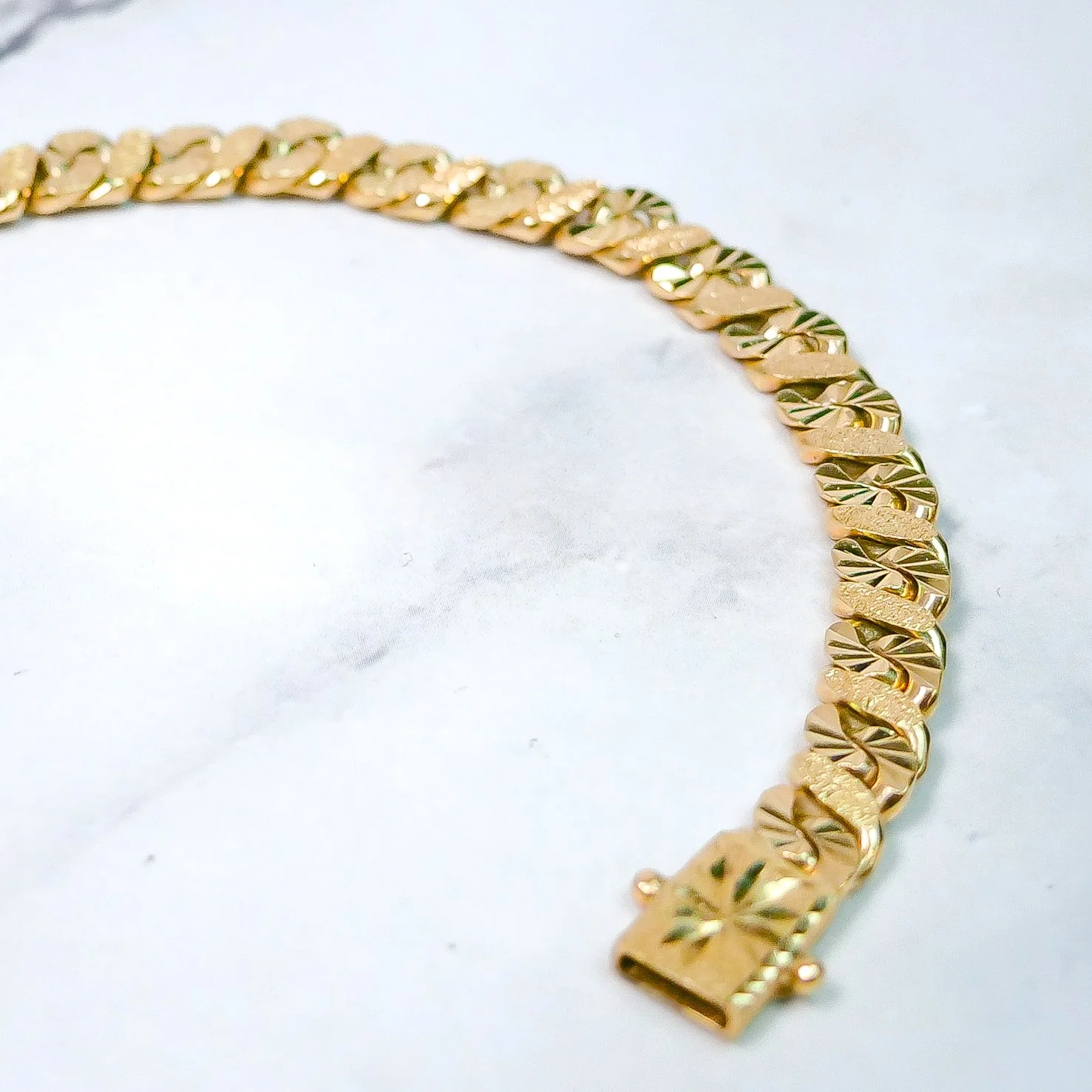 Figure 8 Link Bracelet — 8mm, 9k Gold