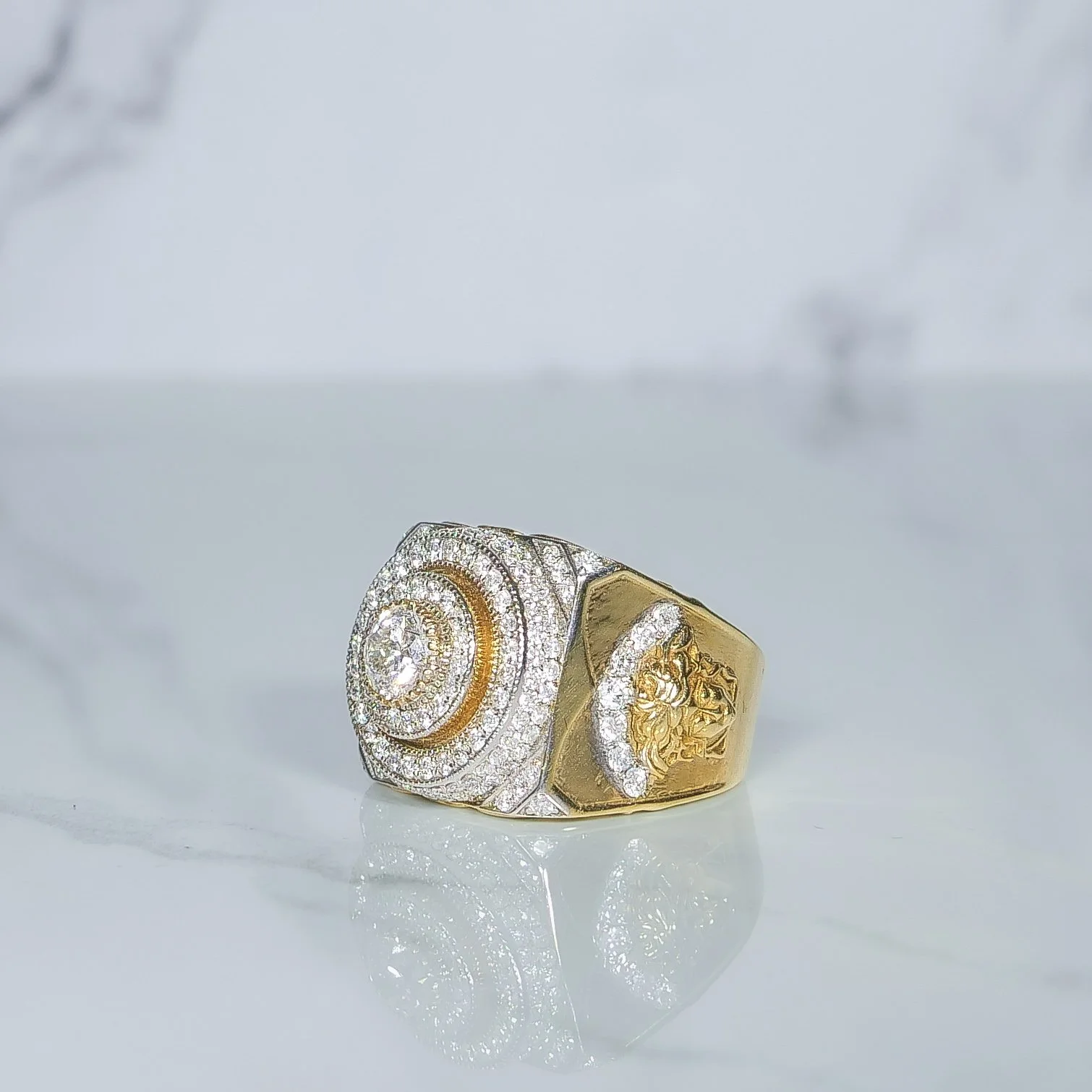 Valèrai Medusa diamond ring in 9k yellow gold, angled view