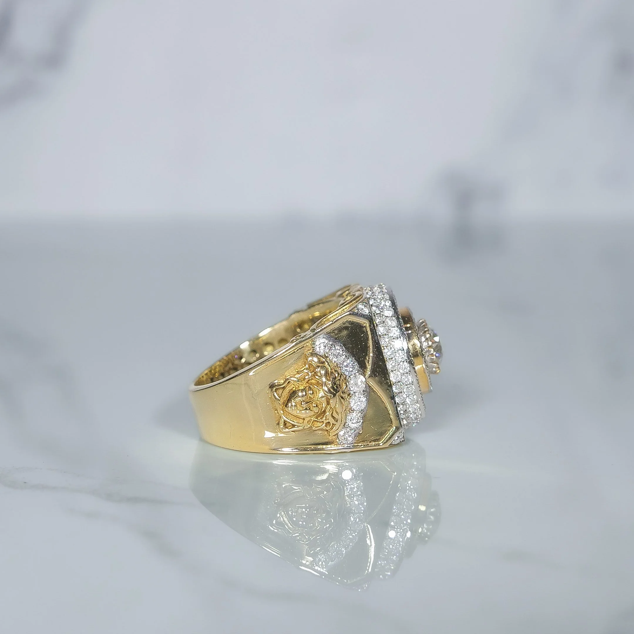 Valèrai Medusa diamond ring in 9k yellow gold, side profile