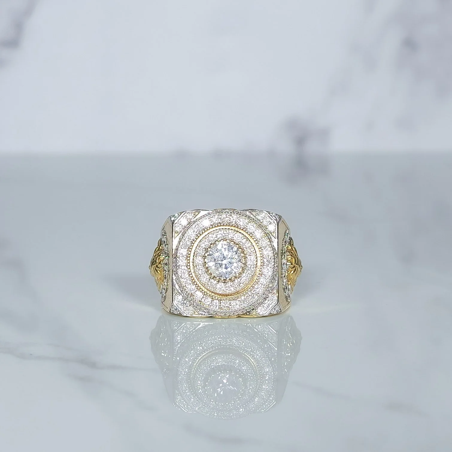 Valèrai Medusa diamond ring in 9k yellow gold, front view