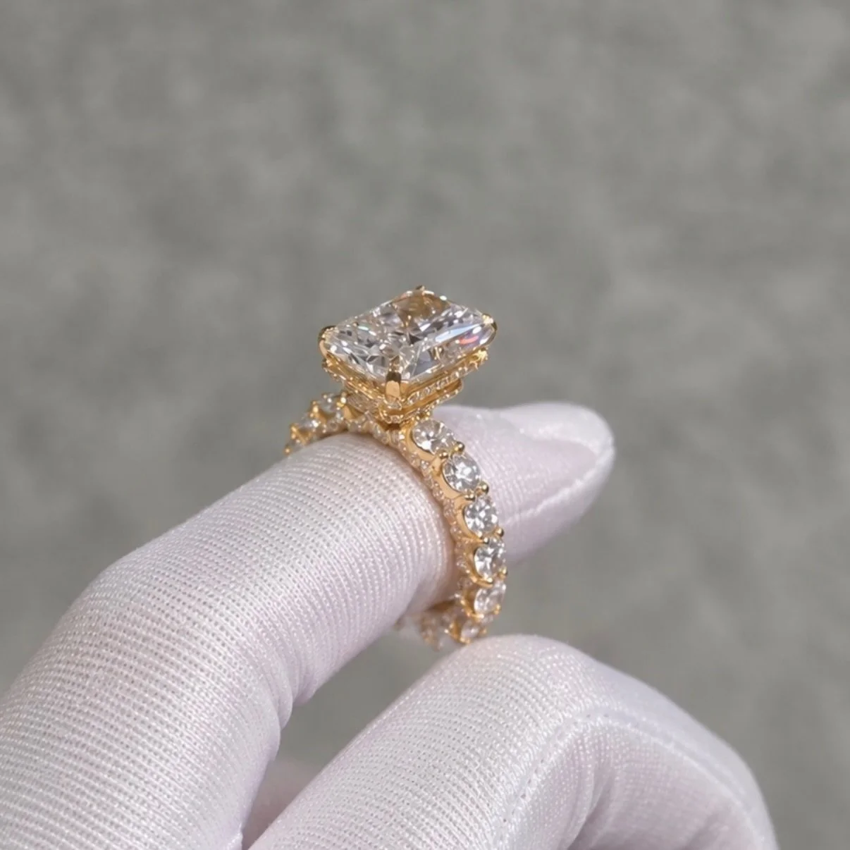 valerai-radiant-lab-diamond-ring-5.jpg