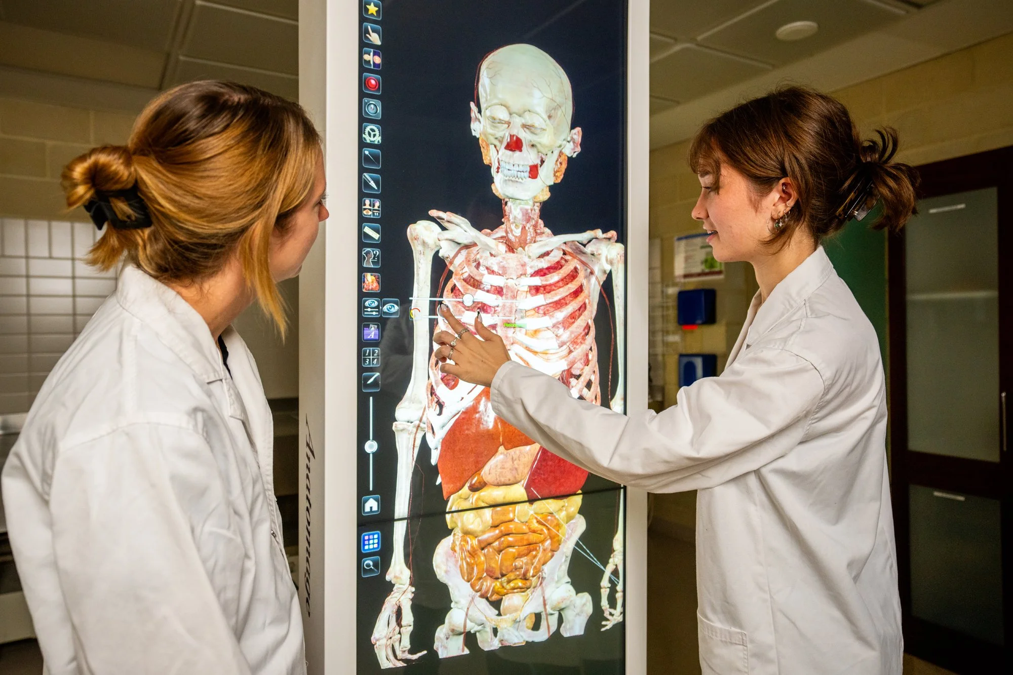 CS25025014_CS25025014_Anatomage_Table_Anatomy-05.jpg