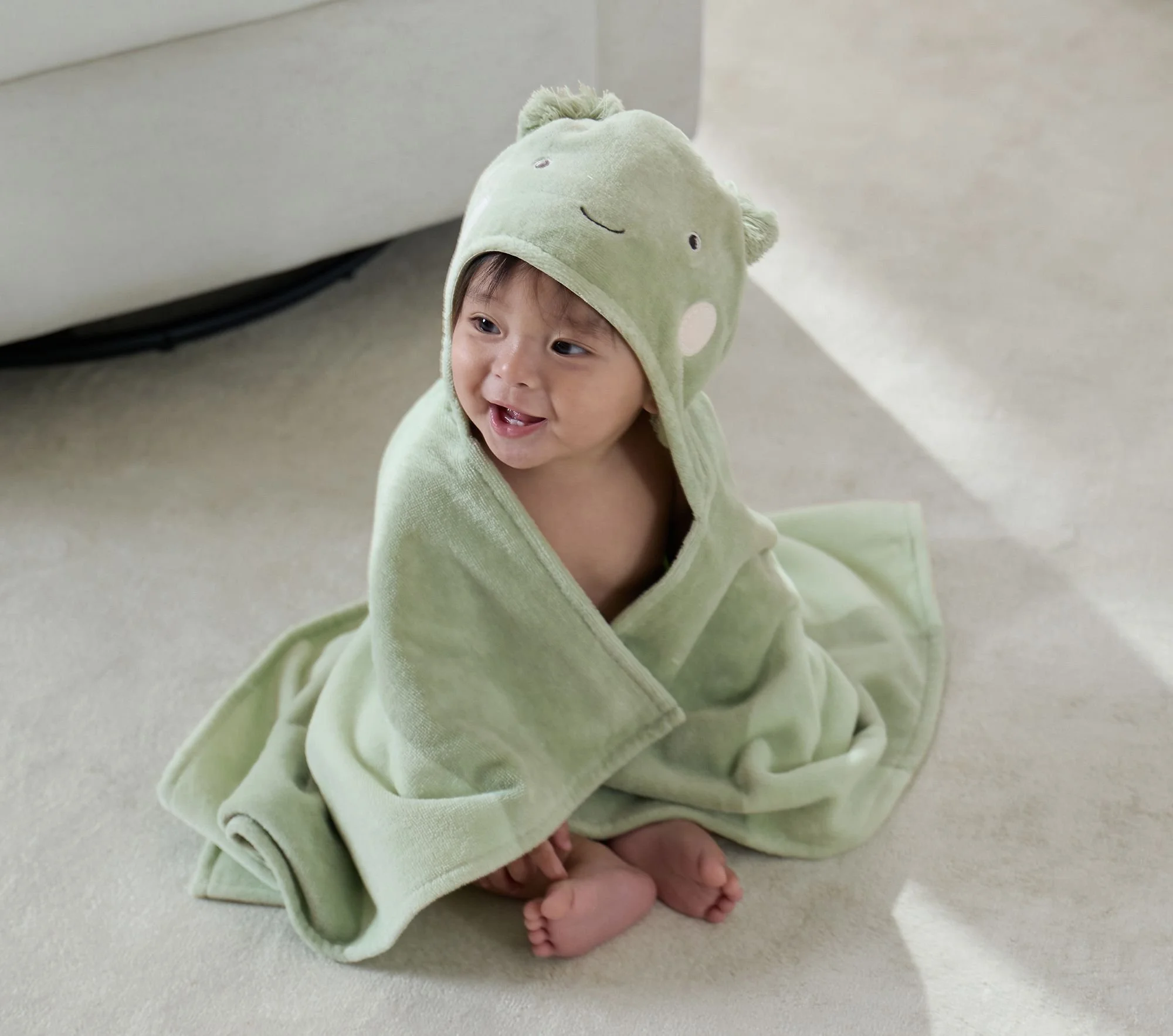 caterpillar-plush-baby-hooded-towel-4-xl.jpg