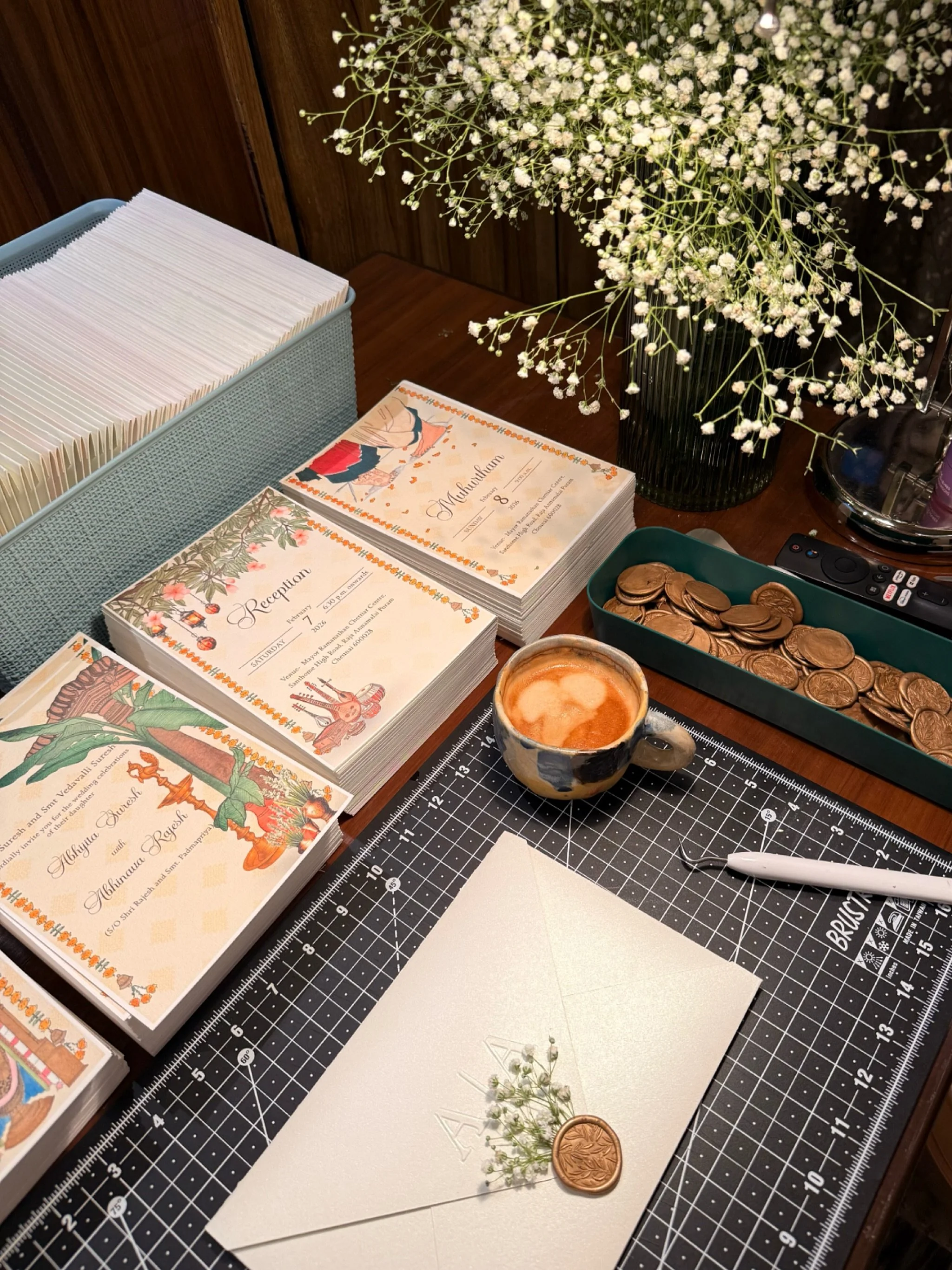 Somewhere between wax seals and coffee sips, magic happens🫶🏻✨
.
.
.
#weddingstationery #weddinginvitations #handmadeinvitations #weddingcards #weddings #invitationcard #handmadeartist #waxsealstamp #ɪɴᴅɪᴀɴᴡᴇᴅᴅɪɴɢ #indianweddingbuzz #weddingprep ##w