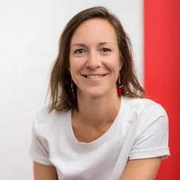 Marine Barbier, à la Bulle Périnatale de Puteaux. Professeure de Yoga, pilates, et coach santé.
