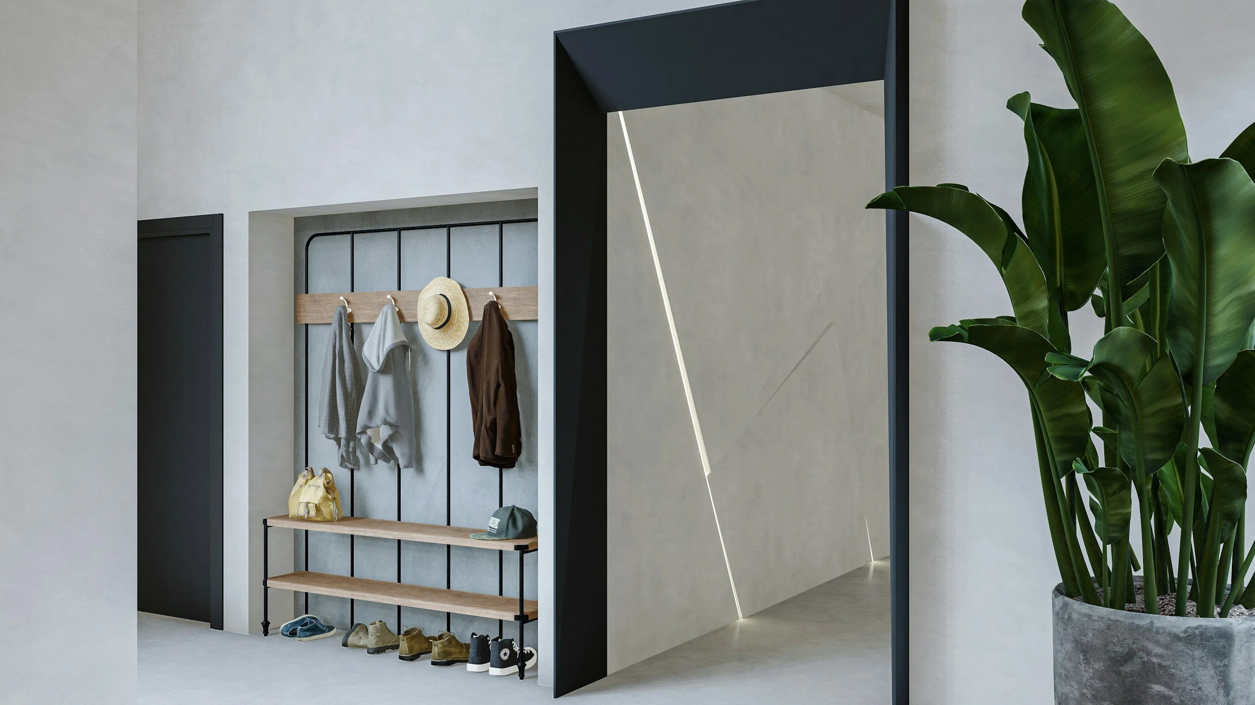 Ein Eingangsbereich mit einer Garderobe, auf der Jacken und einen Strohhut hängen, sowie eine elegante Wandlampe und eine große Topfpflanze.