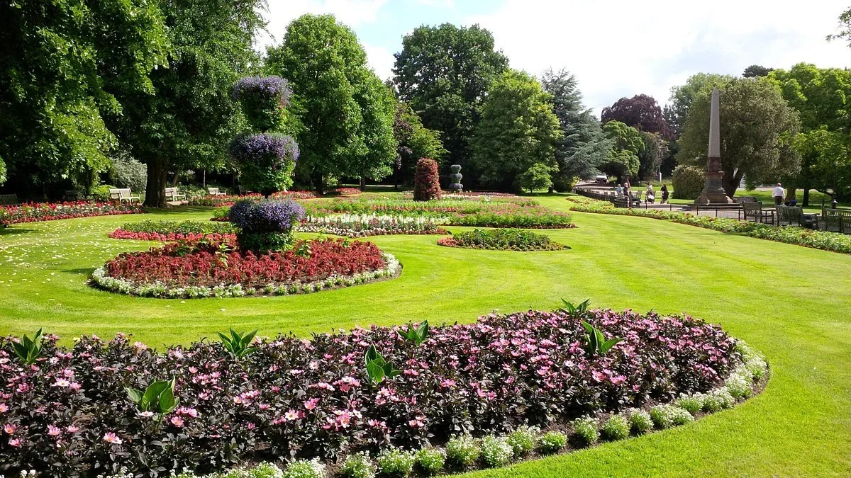 flowerbeds-in-jephson.webp