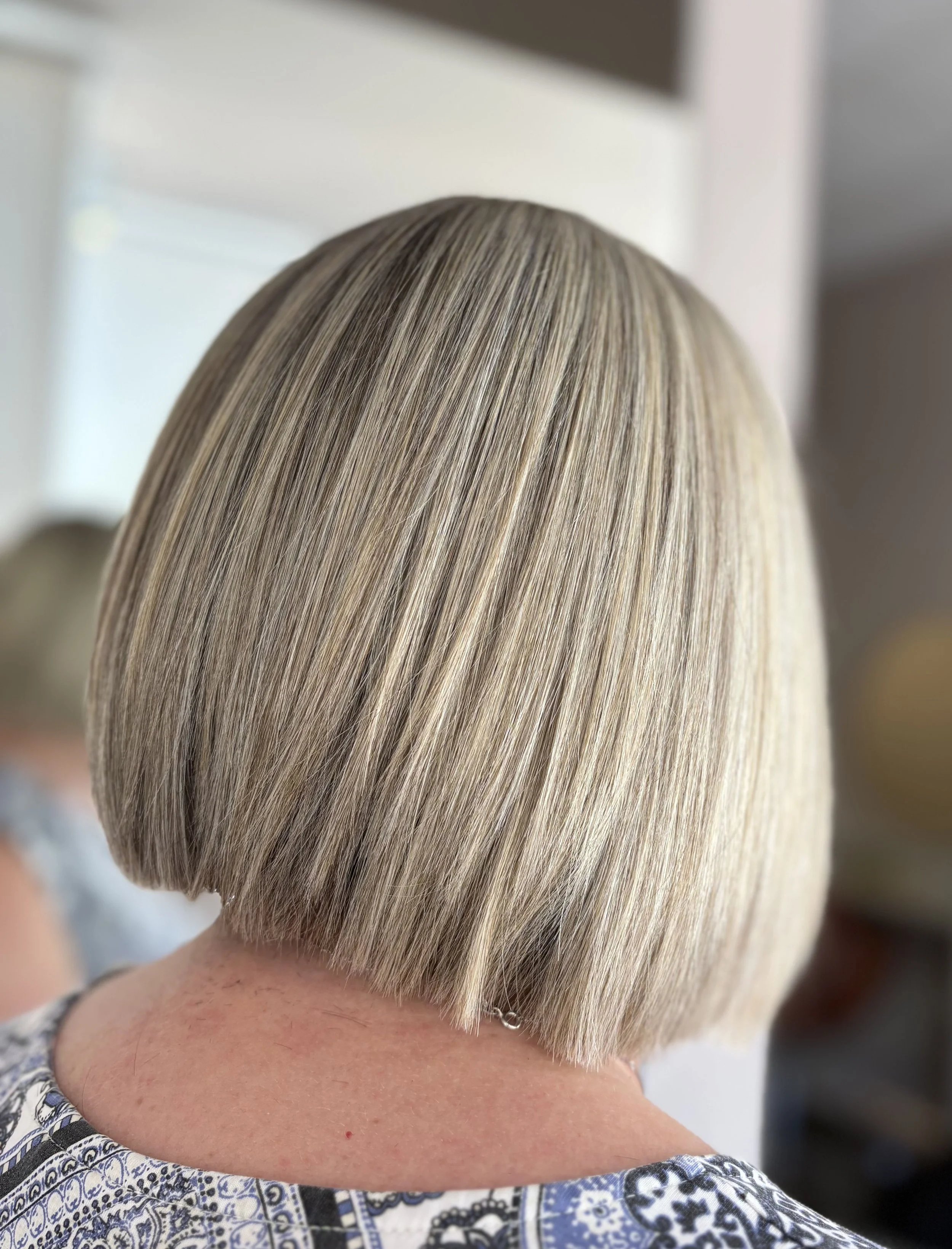 A grey blending hairstyle