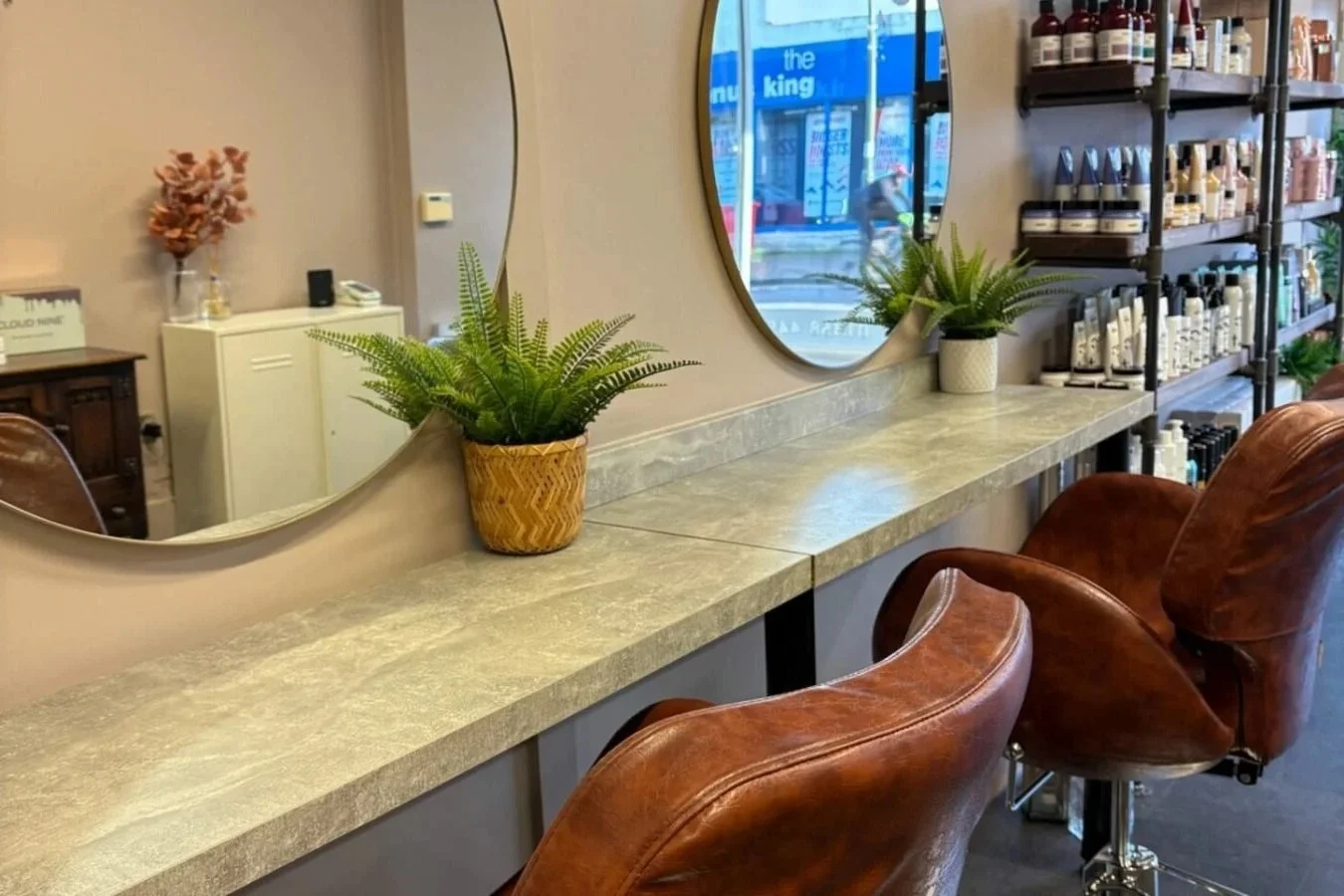[Salon]