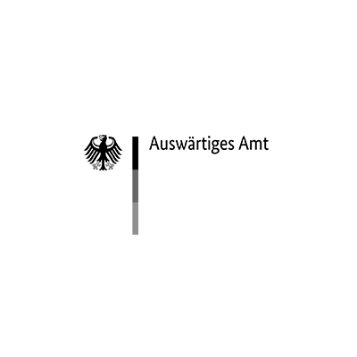 Logo des Auswärtigen Amts mit deutschem Eagle-Emblem und schwarzem, grauem und weißen Streifen.
