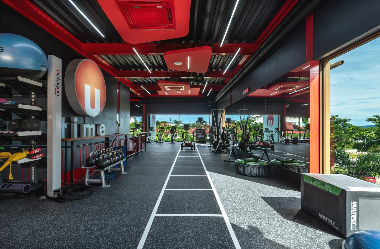 Phuket-Photographer-Gym Interior-Utime (2).jpg