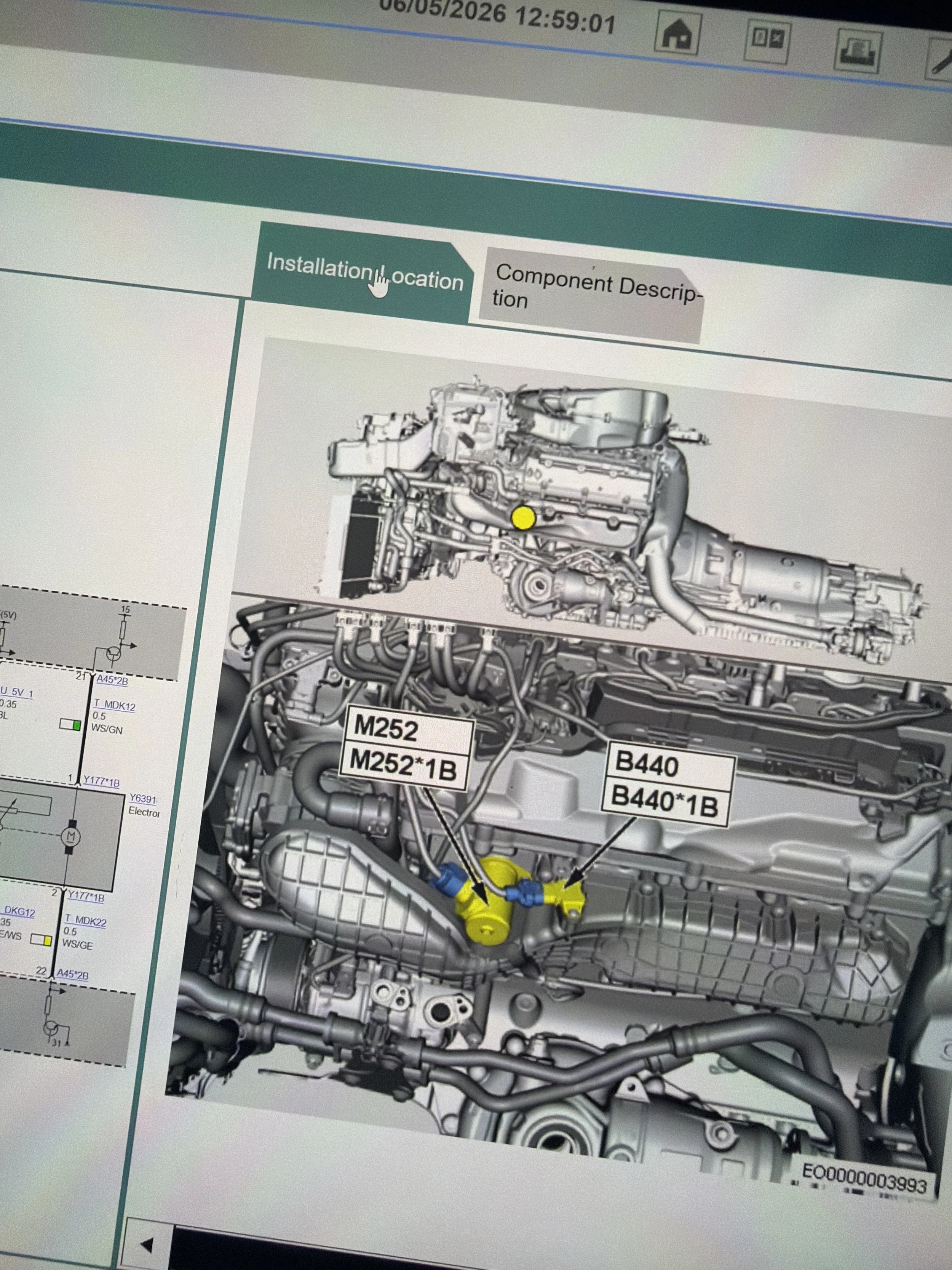Computer screen displaying a technical diagram of an engine with labels, a toolbar at the top, and a timestamp at the top right. The diagram shows various interconnected engine components.
