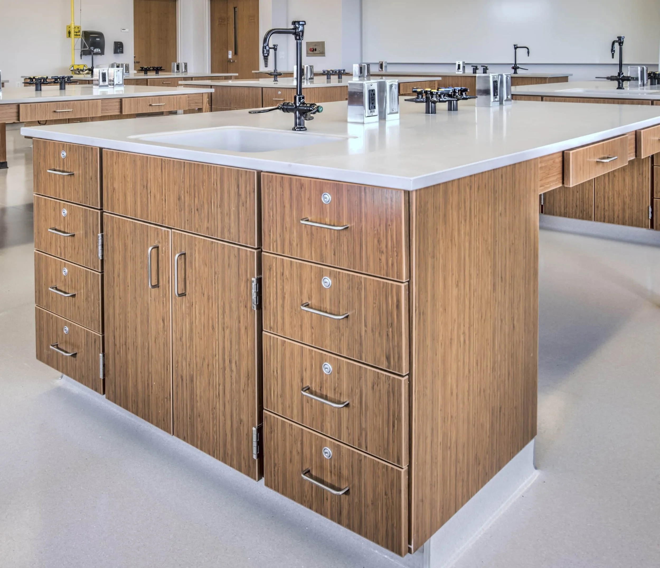Varia_Indiana_IUN-810-F3-End-Sink-scaled (1).jpg