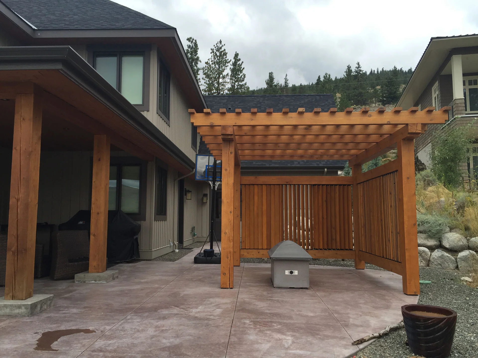 Exterior wood trellis.jpg