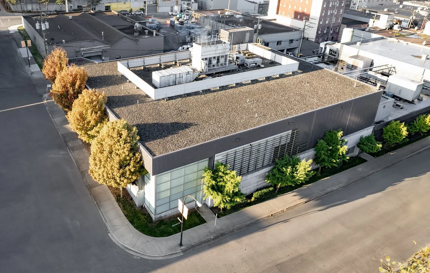 Hallmark Poultry 📍 In Vancouver, a beautiful industrial building we did the exterior of a little while back 🏙️