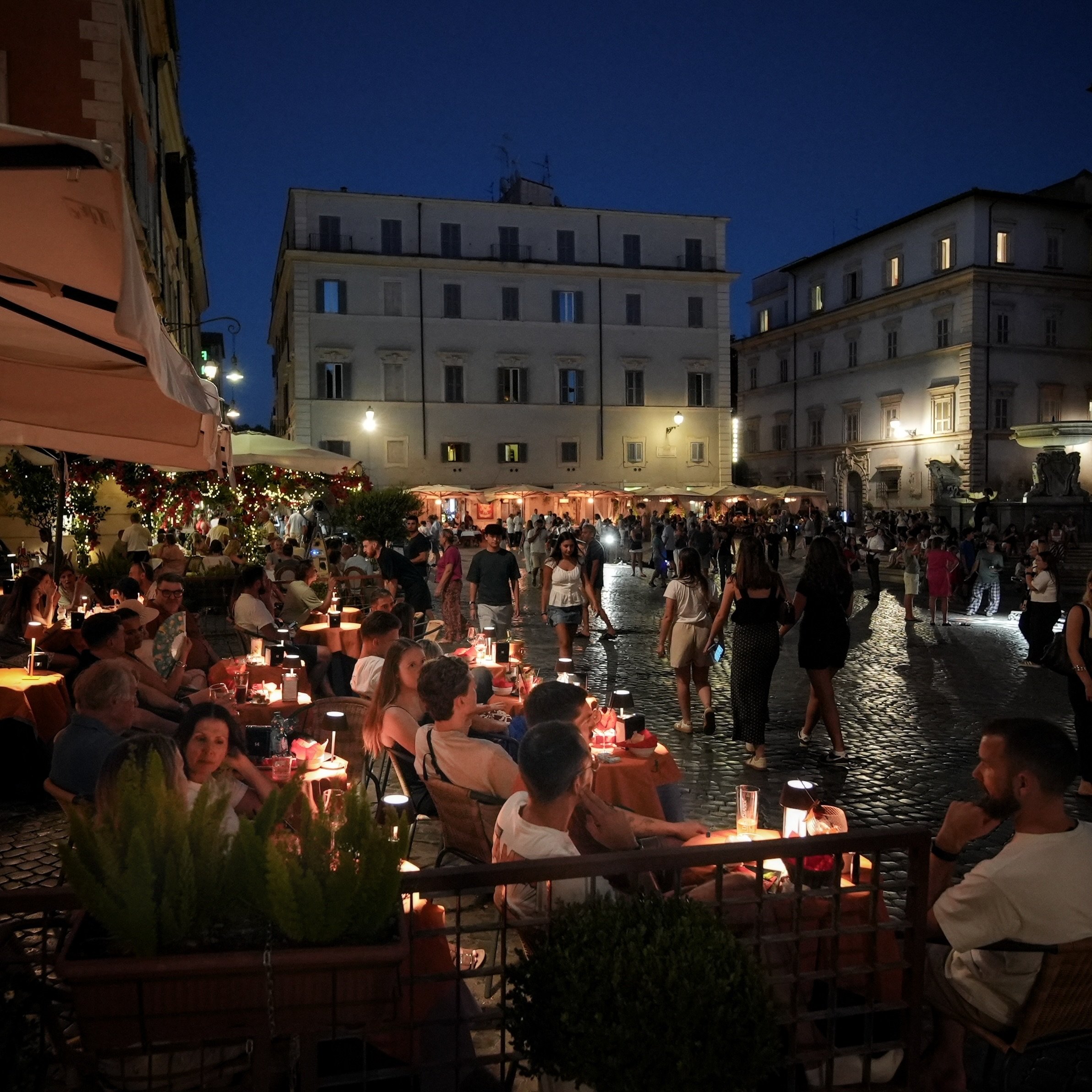 Rome after dark just feels different. 🇮🇹

Tonight we wandered through Trastevere, and this might be one of our favorite sides of Rome so far.

Cobblestone streets, tiny restaurants packed with people, tables spilling out into the piazzas, scooters 