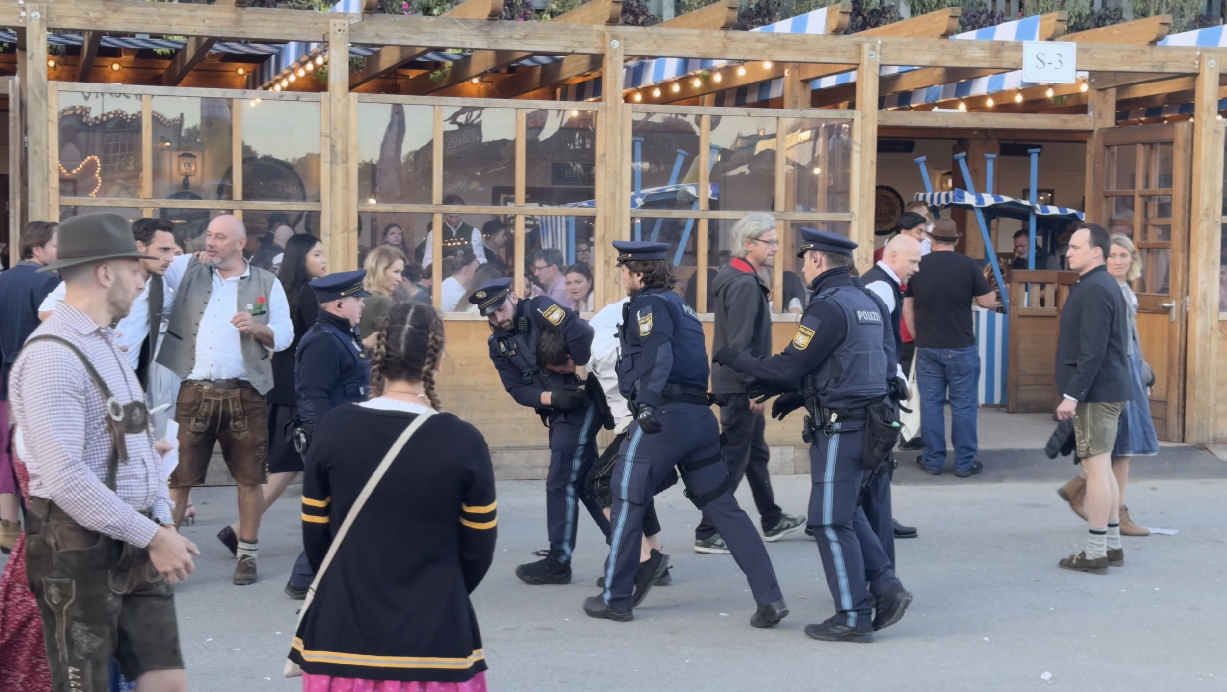 police security at Oktoberfest