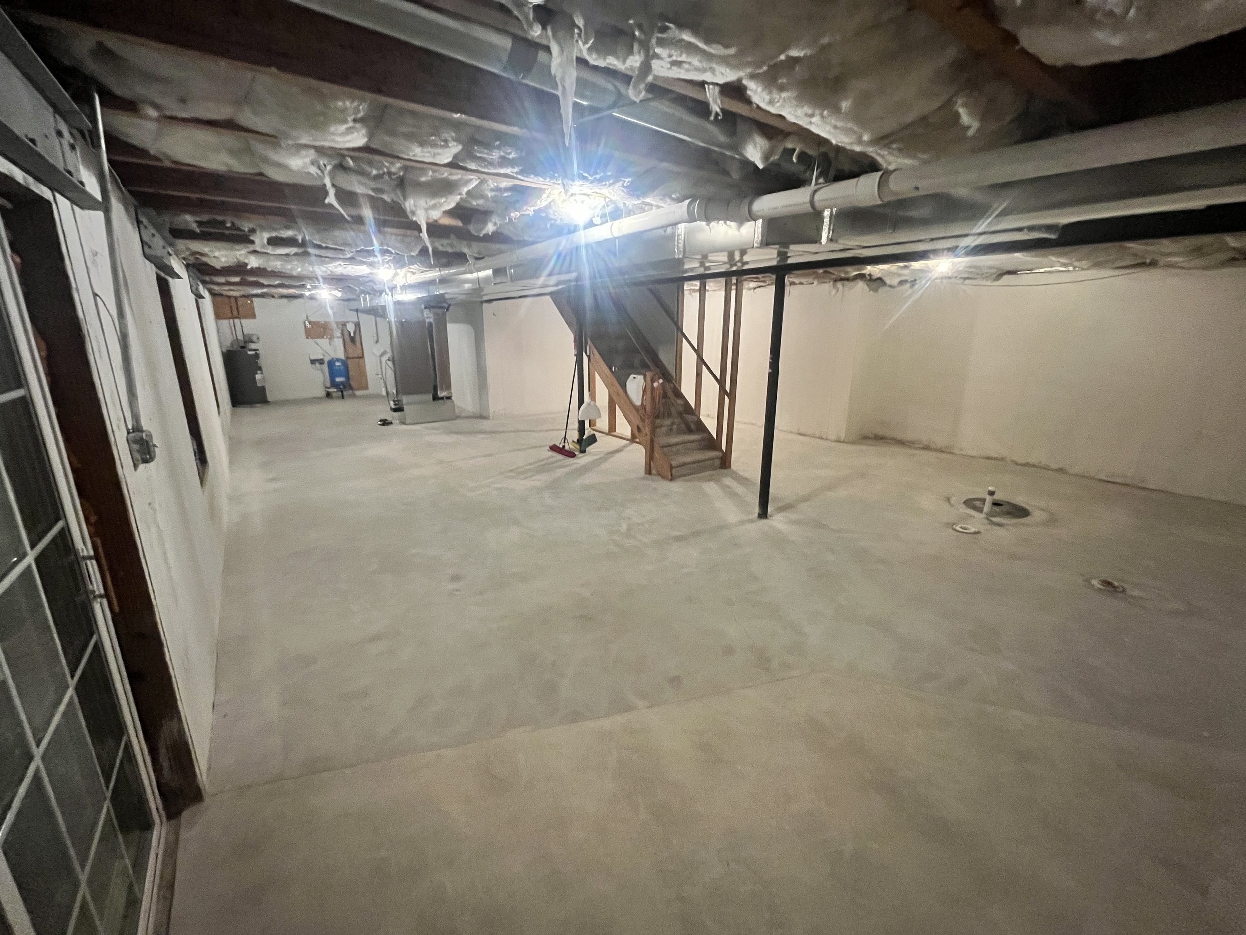 A durable, seamless flake floor system built for beauty, strength, and everyday performance.