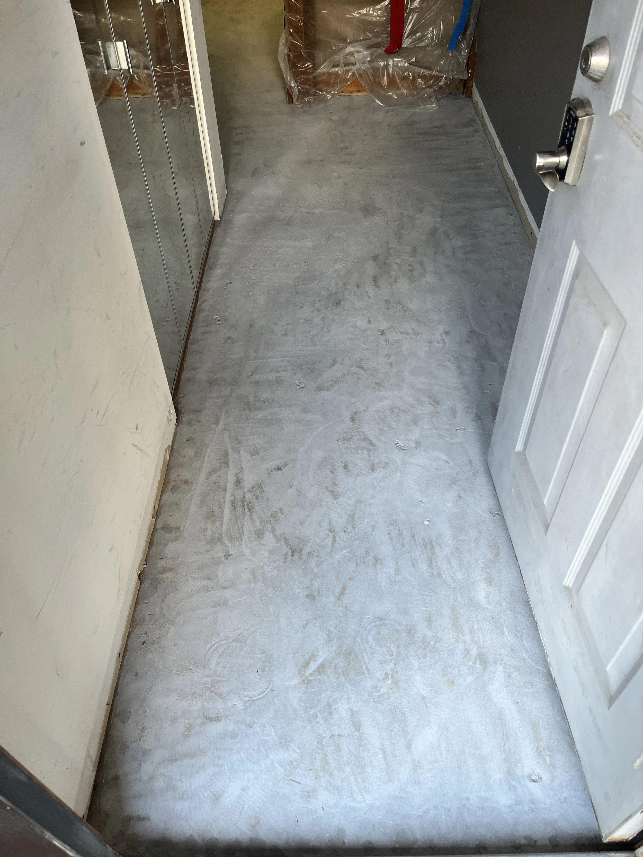 A seamless decorative microcement floor that transformed this basement with a modern, stone-inspired finish. Hand-applied for a durable, low-maintenance surface built to last.