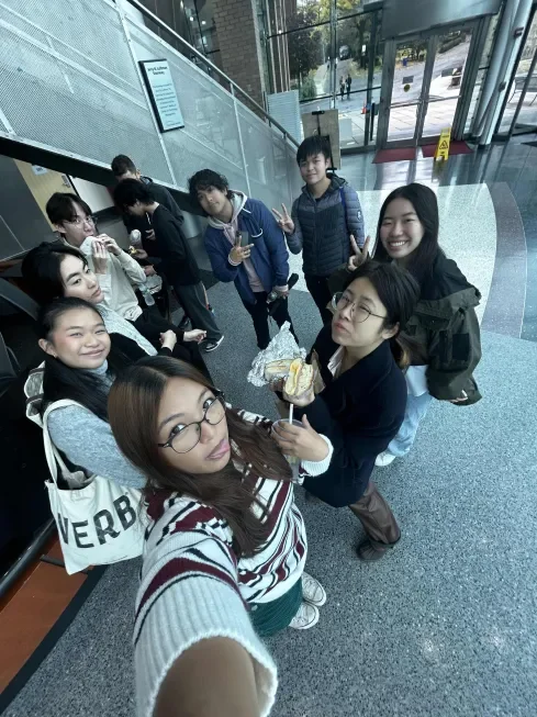 bg4.webp