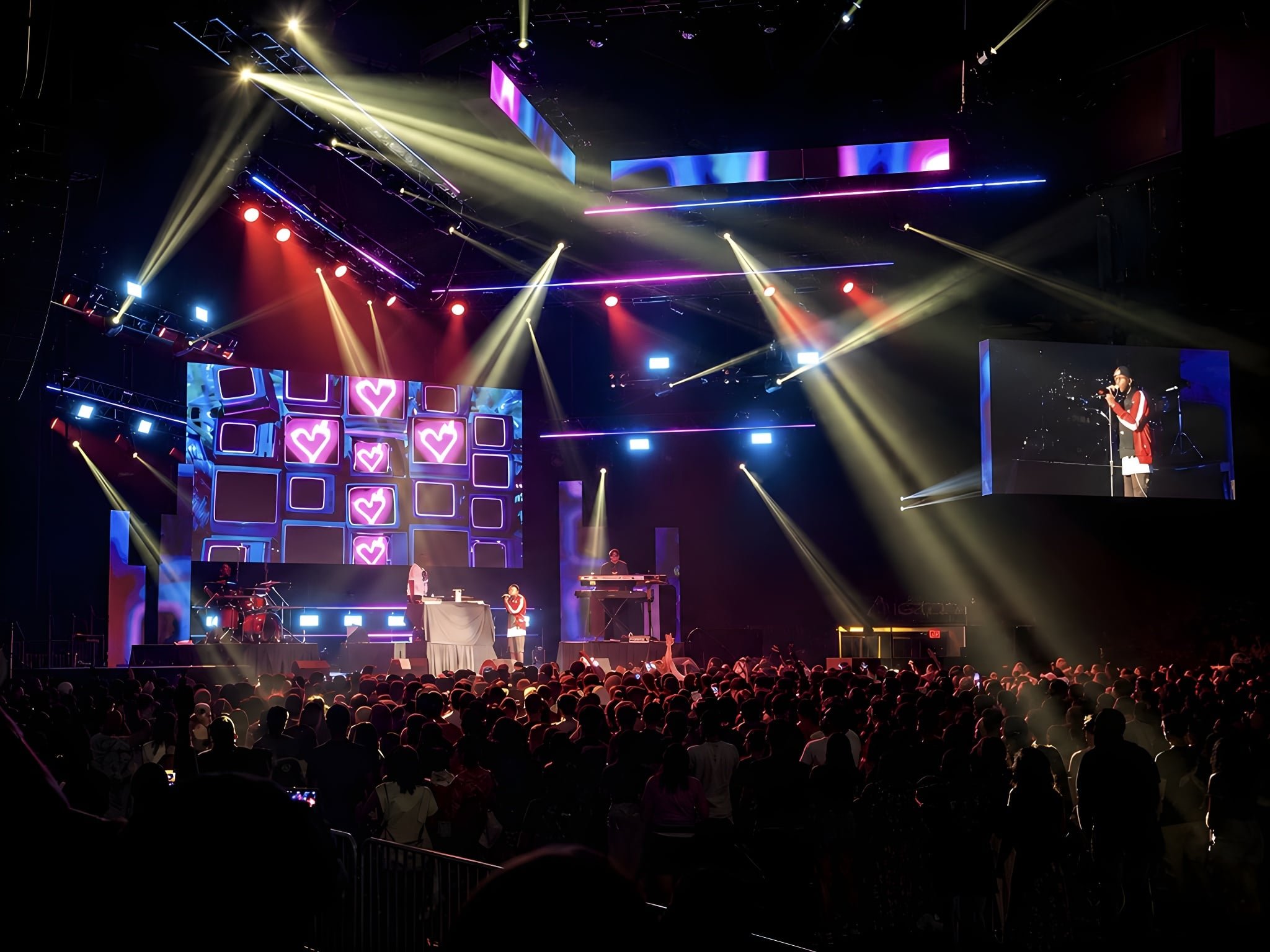 6LACK Concert Photo.jpeg