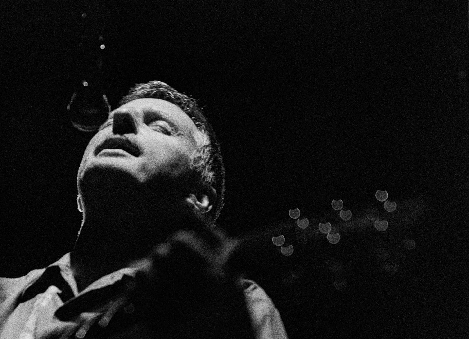 Billy Bragg - Blå - Oslo 2002. Mamiya 645, Ilford Delta 3200