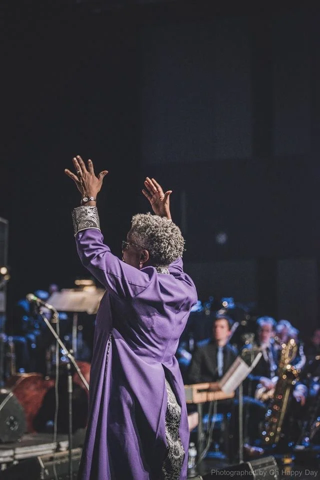 Artistic Director Karen Burke conducting the Toronto Mass Choir