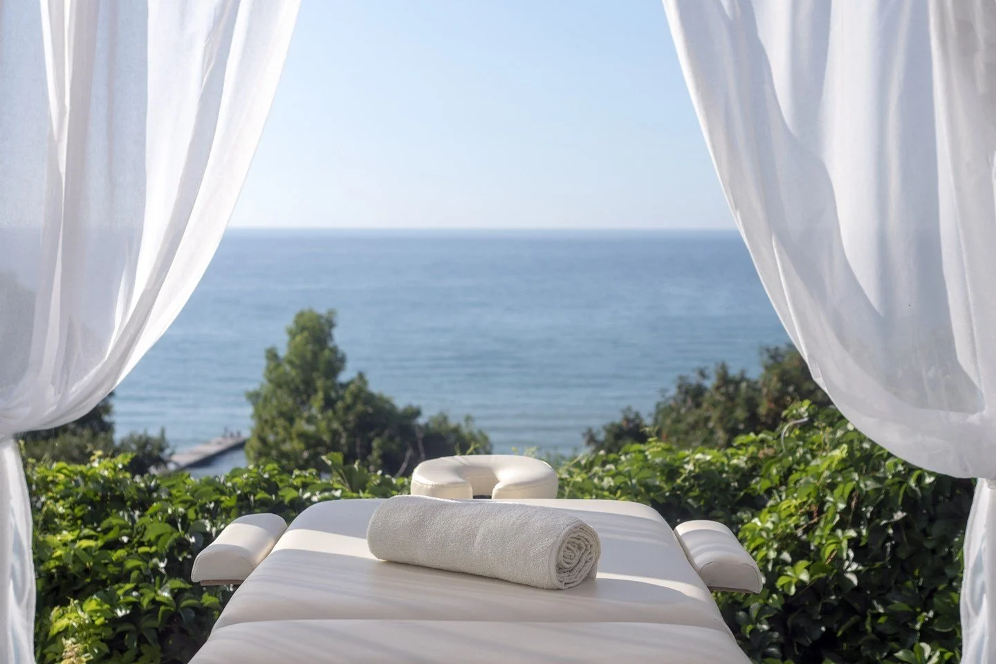 Yesterday, the Ontario Government announced its extension of the emergency declaration and province-wide stay-at-home order for an additional two weeks. ⠀
⠀
We want to inform you the new restrictions do not impact Massage Therapists' ability to provi