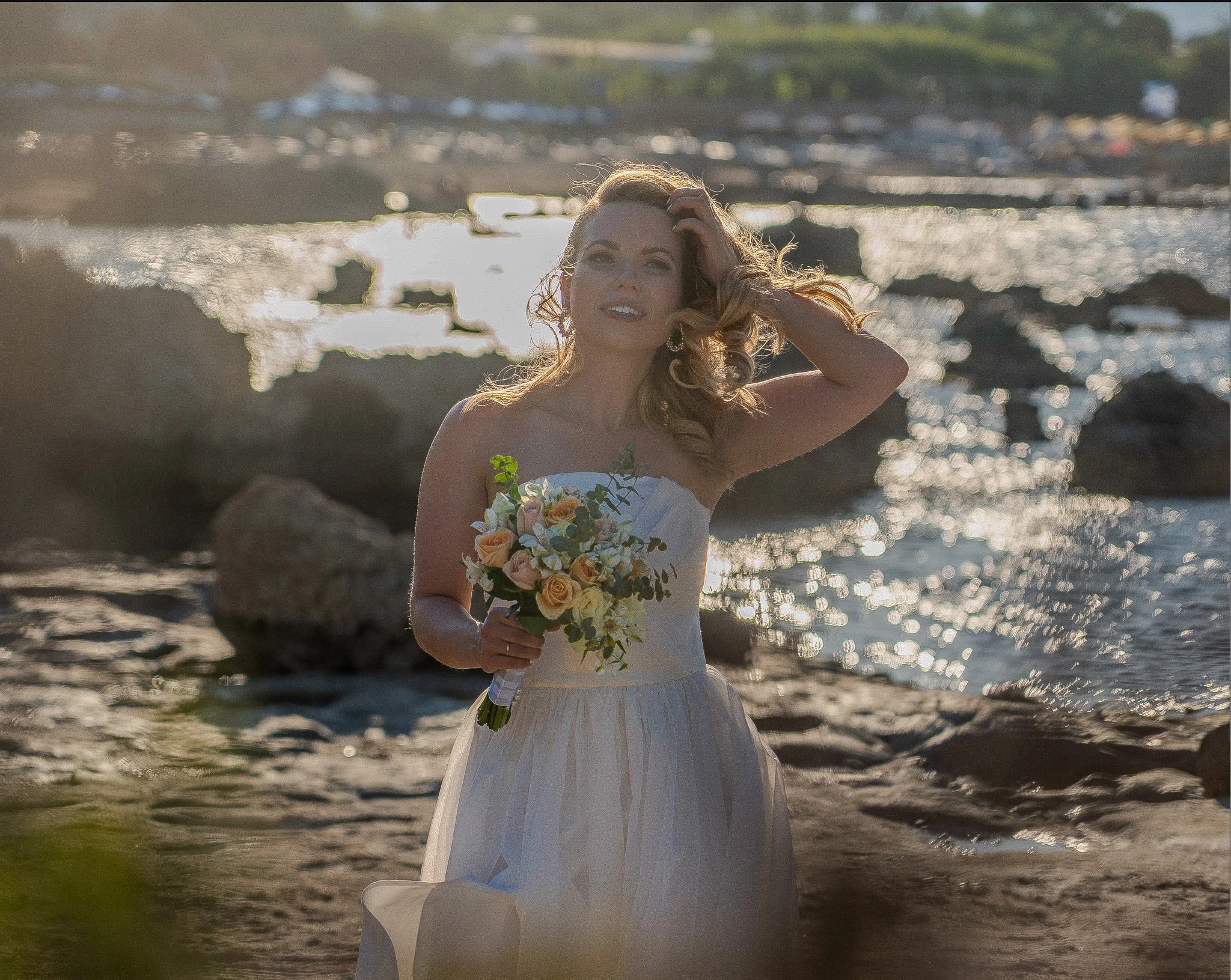 bride on the beach, sunshine, wedding flowers, 
