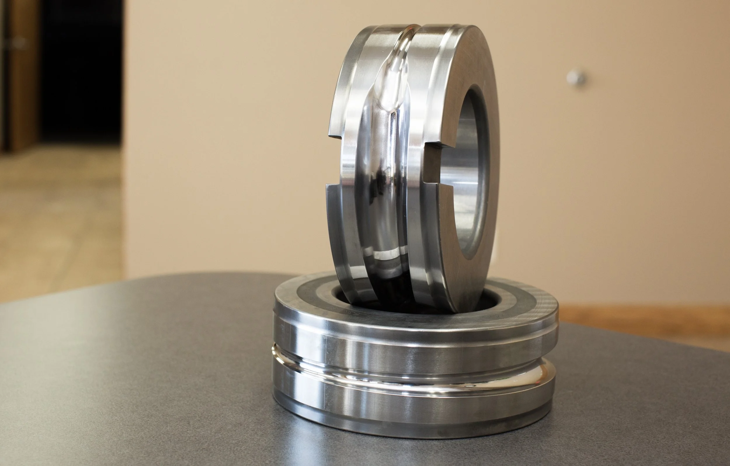 Precision-machined metal component produced for a complex application