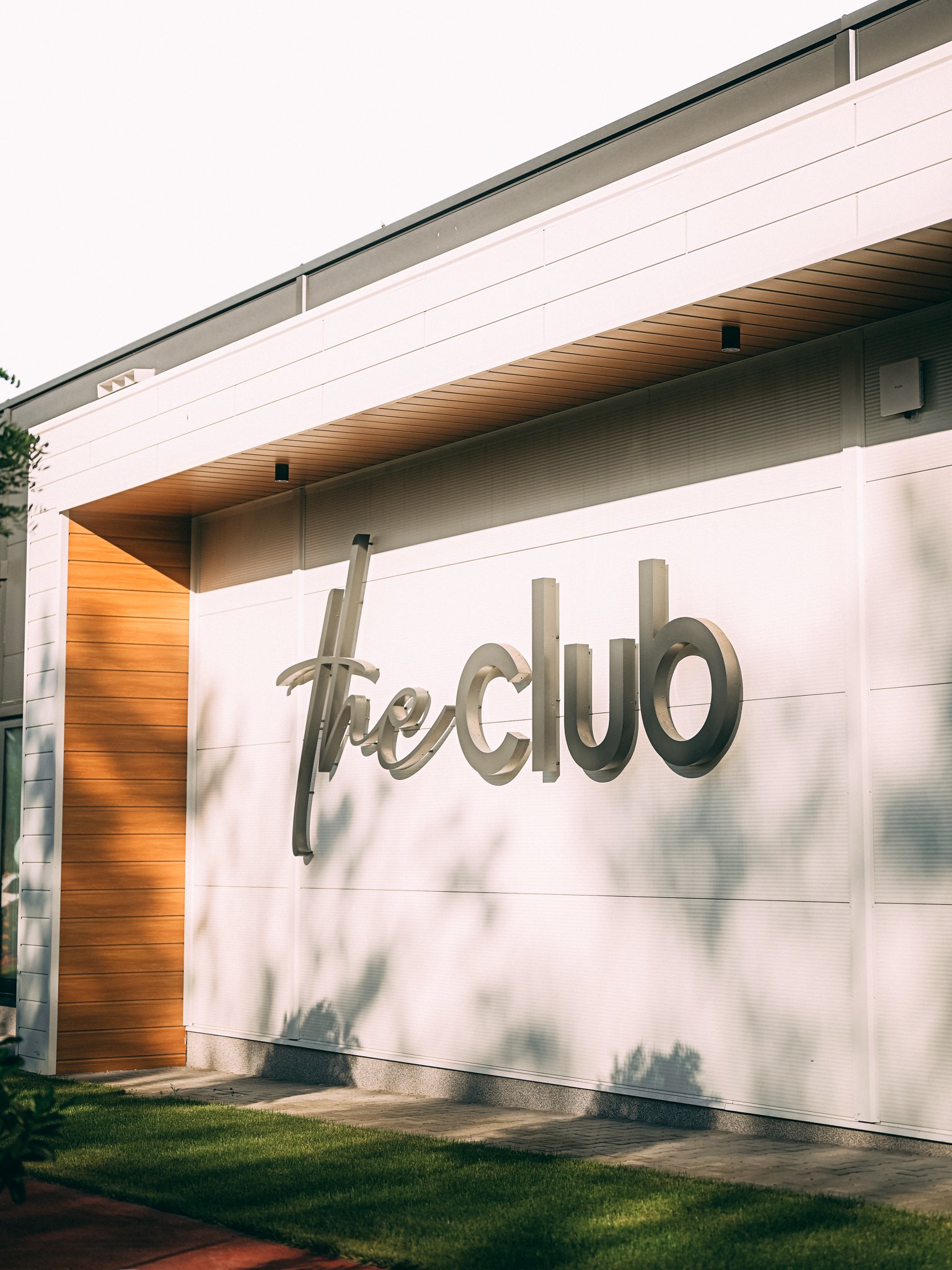 theclub-2.jpg