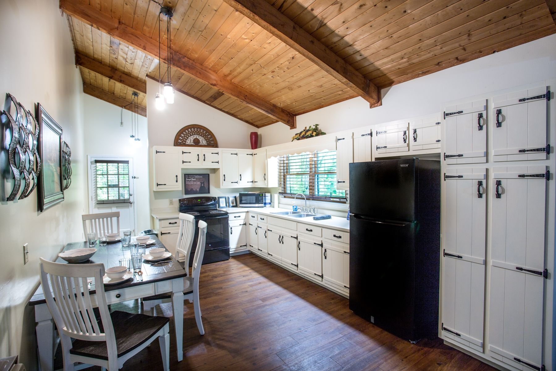 two-bedroom-cabin-full-kitchen-forrest-hills..jpg