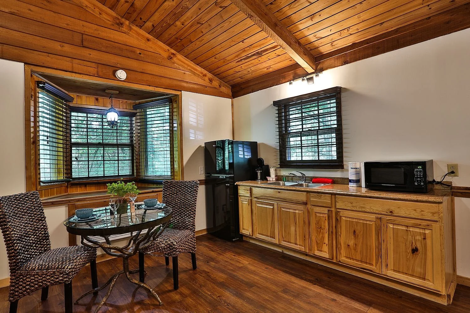 Deluxe cabin dining table and kitchenette
