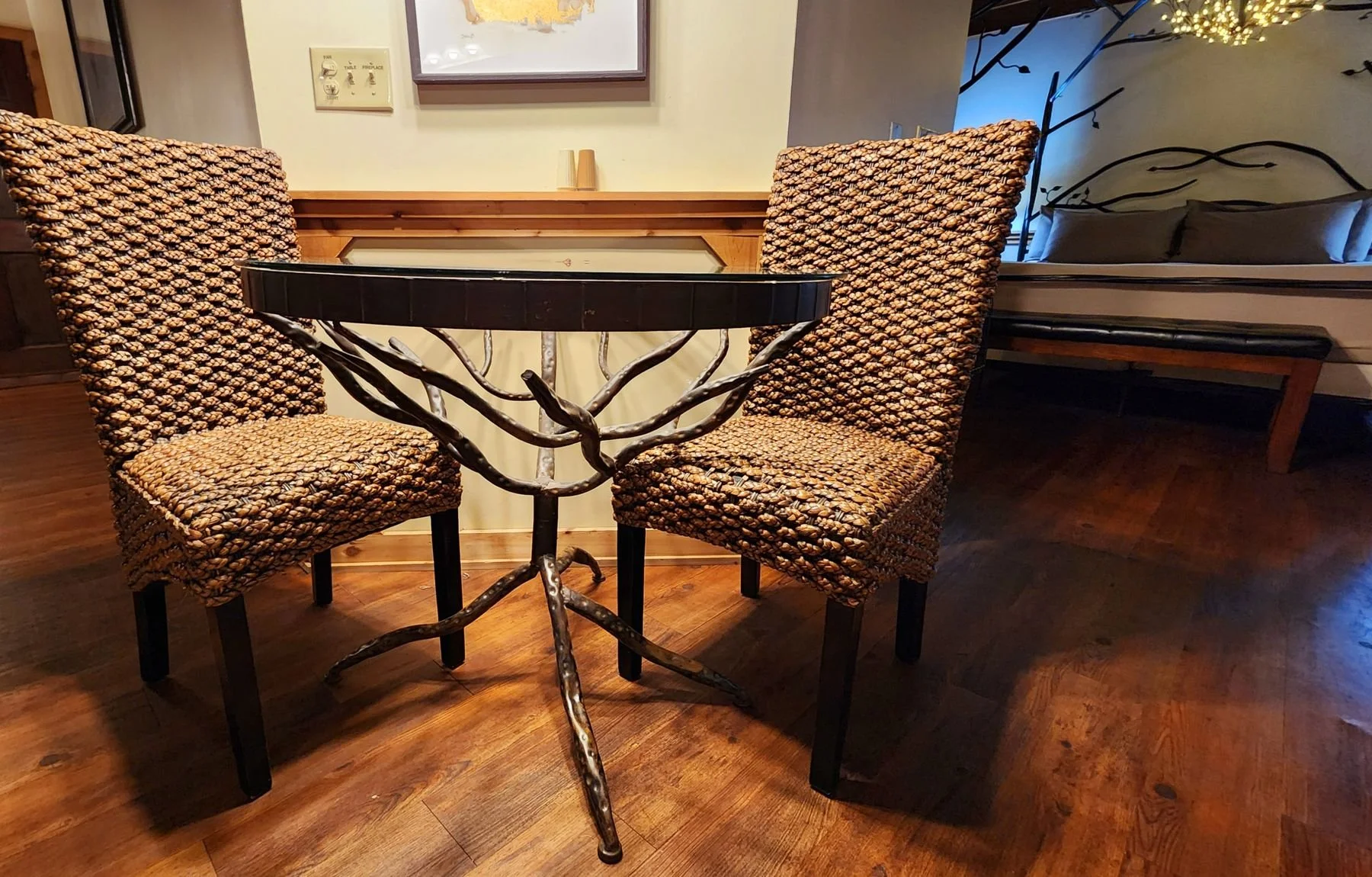 lovebird-cabin-dining-area.jpg