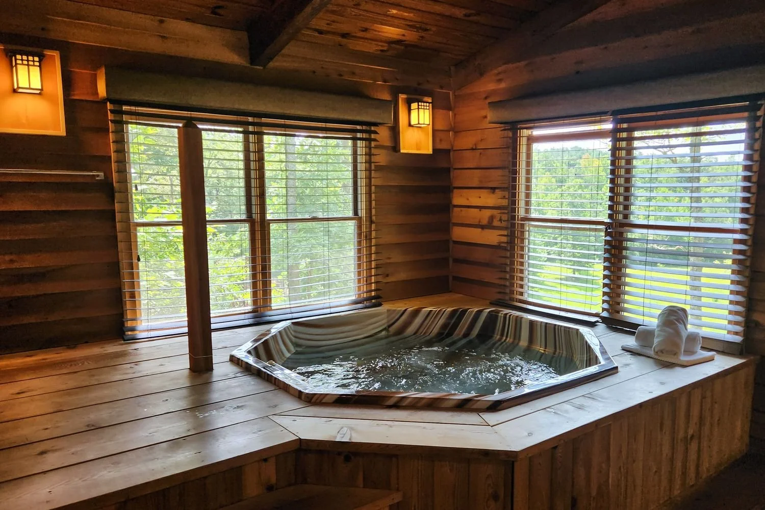 deluxe-cabin-private-jetted-tub-north-georgia.jpg