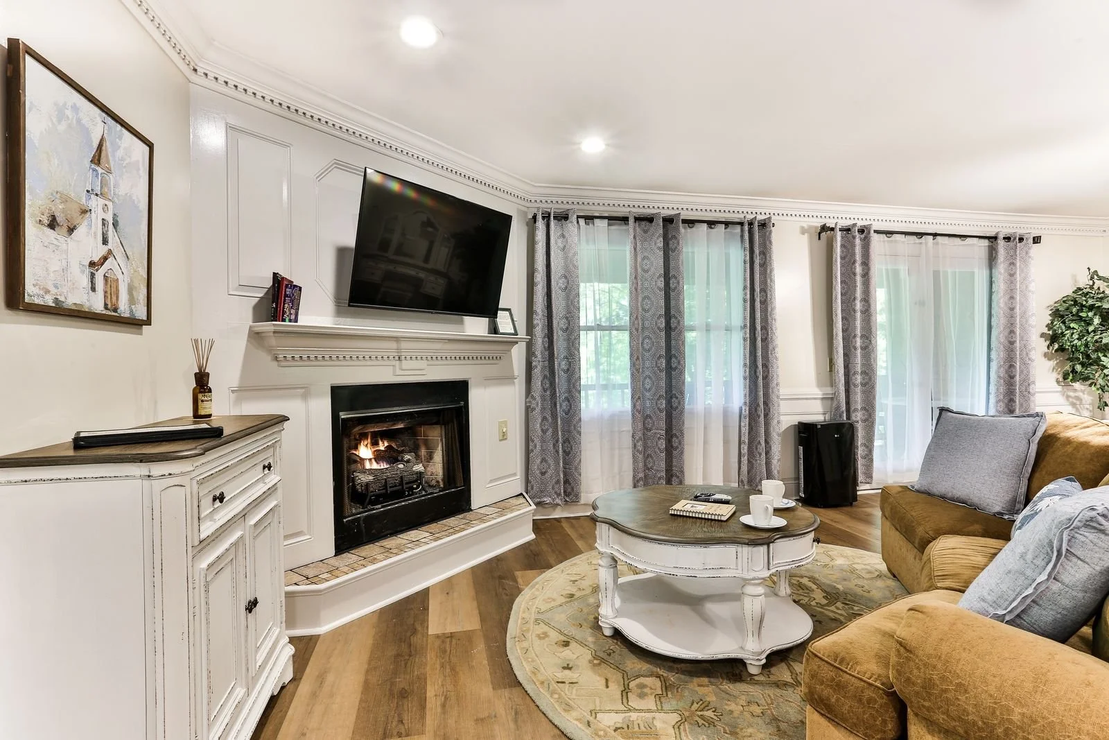 serenity-cabin-living-room-fireplace-dahlonega-ga.jpg