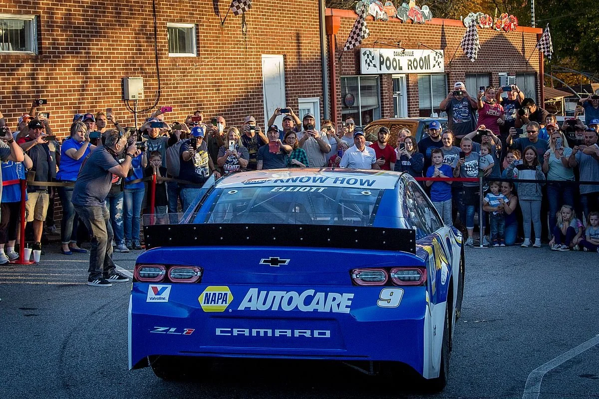 Dawsonville Pool Room with Chase Elliott's car in front