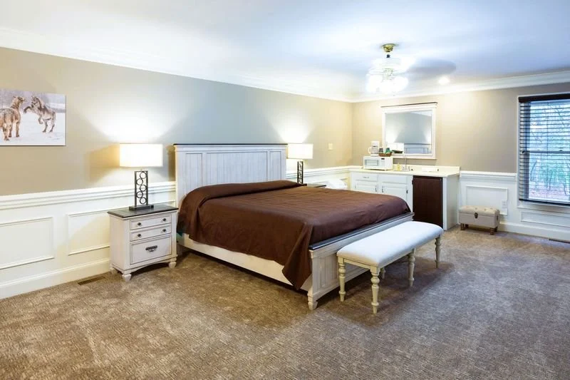 Upstairs King Bed & Kitchenette 