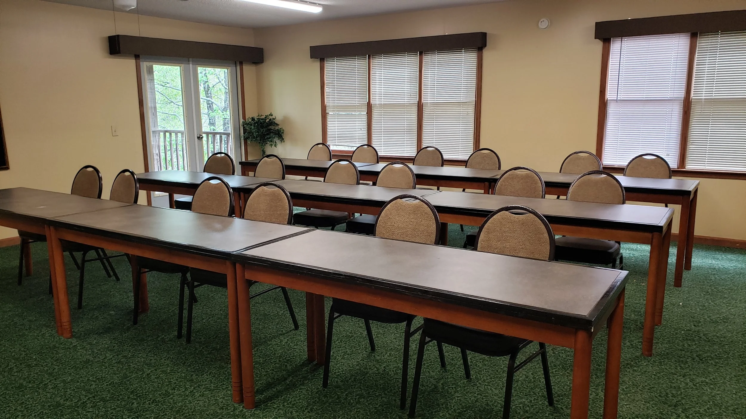 Gather Together
Indoor meeting rooms and outdoor gathering spaces for 8 to 150