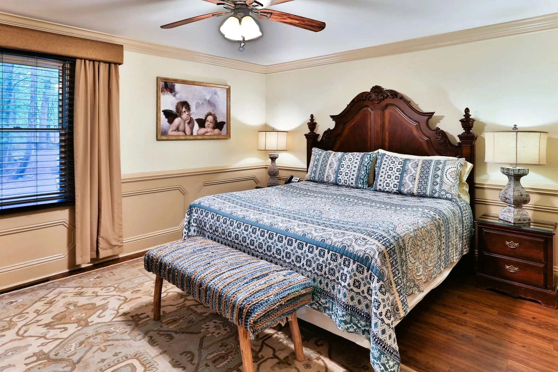 cupids-hideout-king-bedroom.jpg