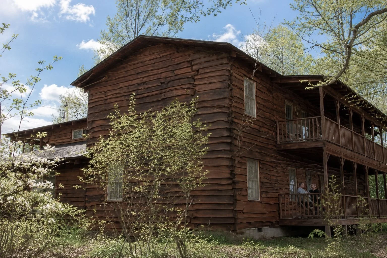 Exterior of Eagles Nest Lodge