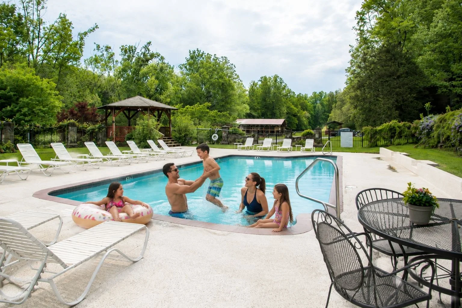 Seasonal, Saltwater Pool