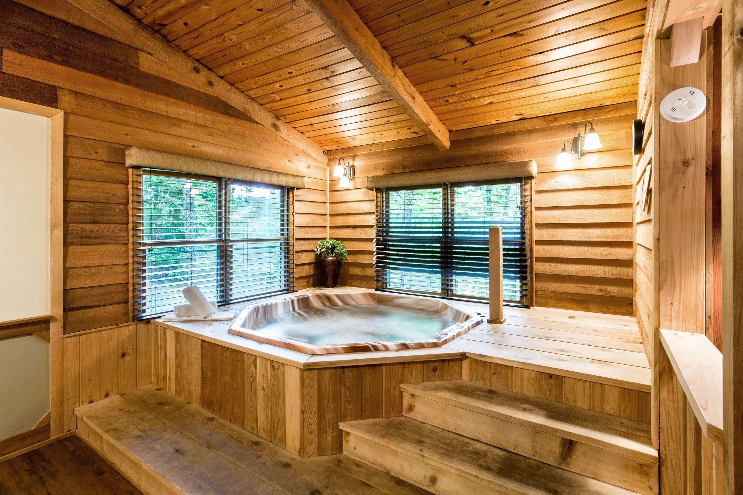 deluxe-double-cabin-private-hot-tub-dahlonega.jpg