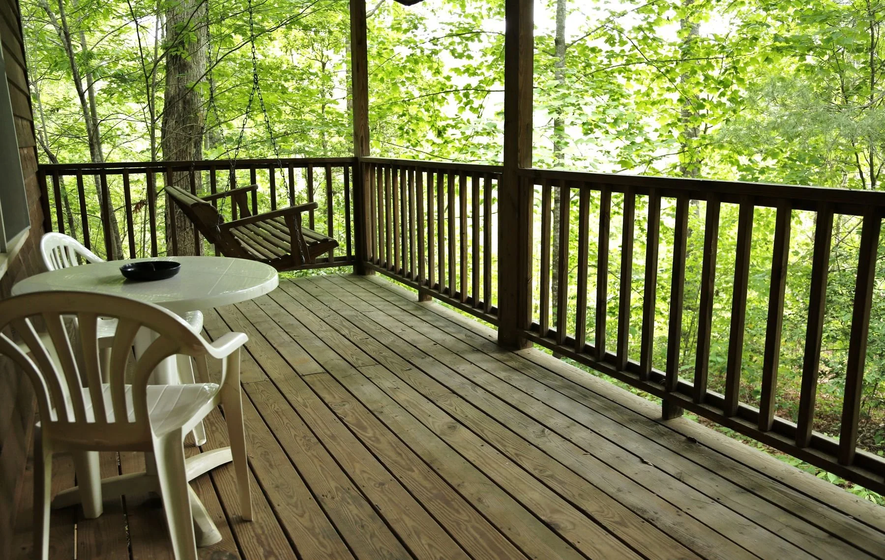 cupids-hideout-covered-porch.JPG