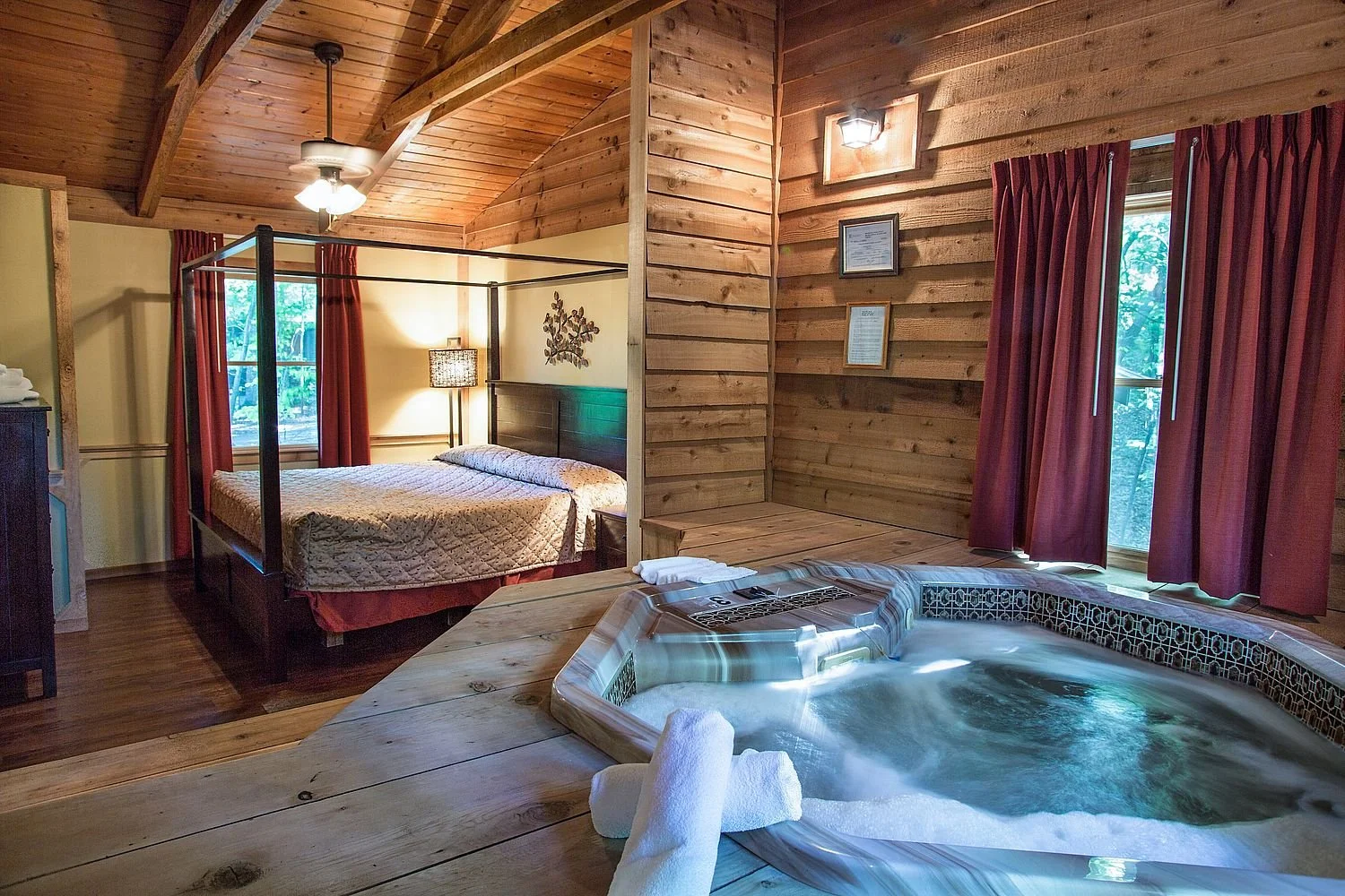 deluxe-cabin-jetted-tub-king-bed-dahlonega-ga.jpg
