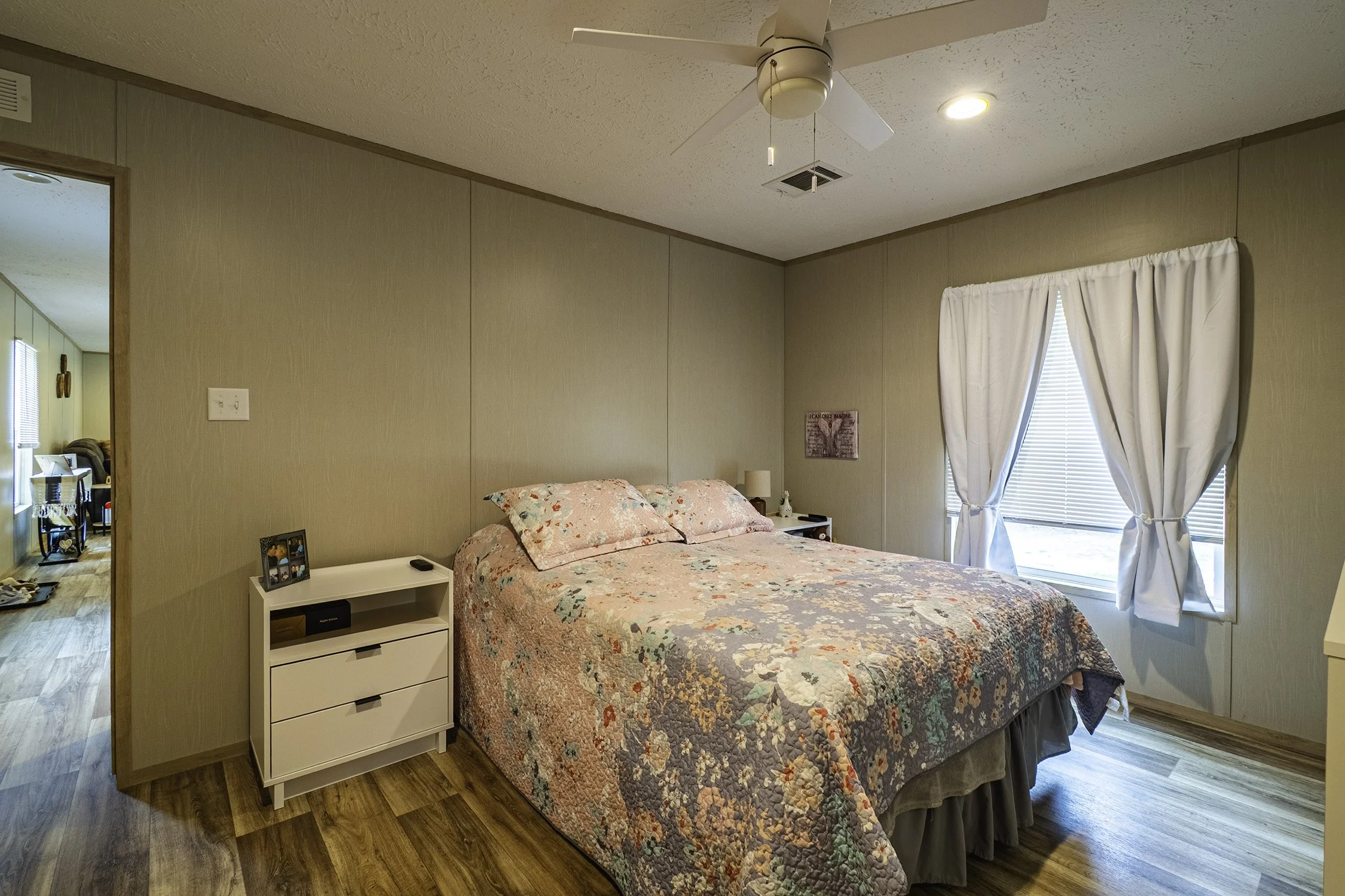Bedroom1_3.jpg