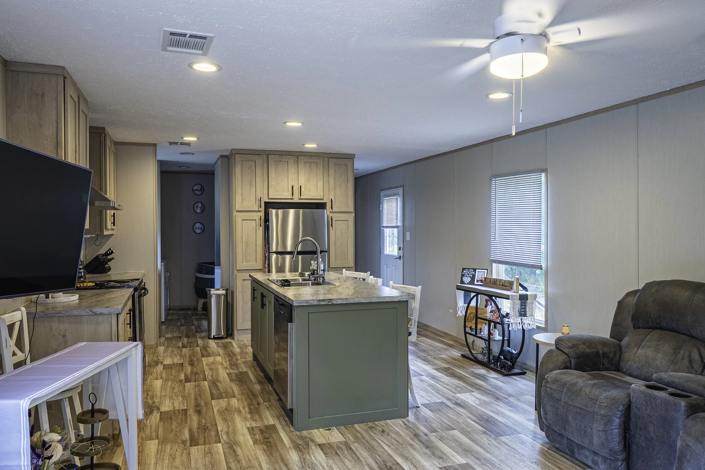 Kitchen_1.jpg