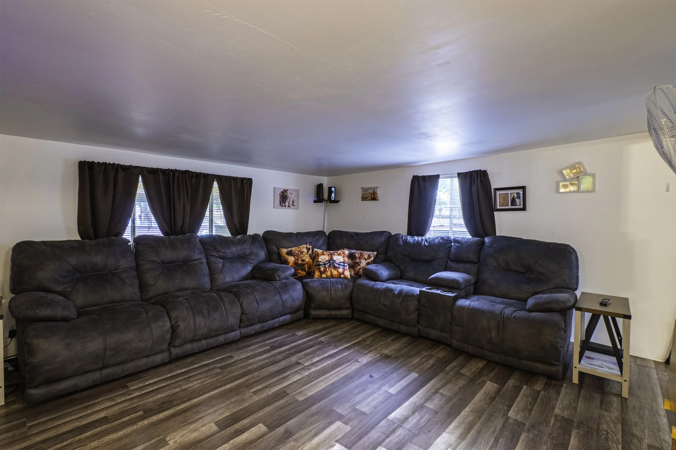 Livingroom_4.jpg