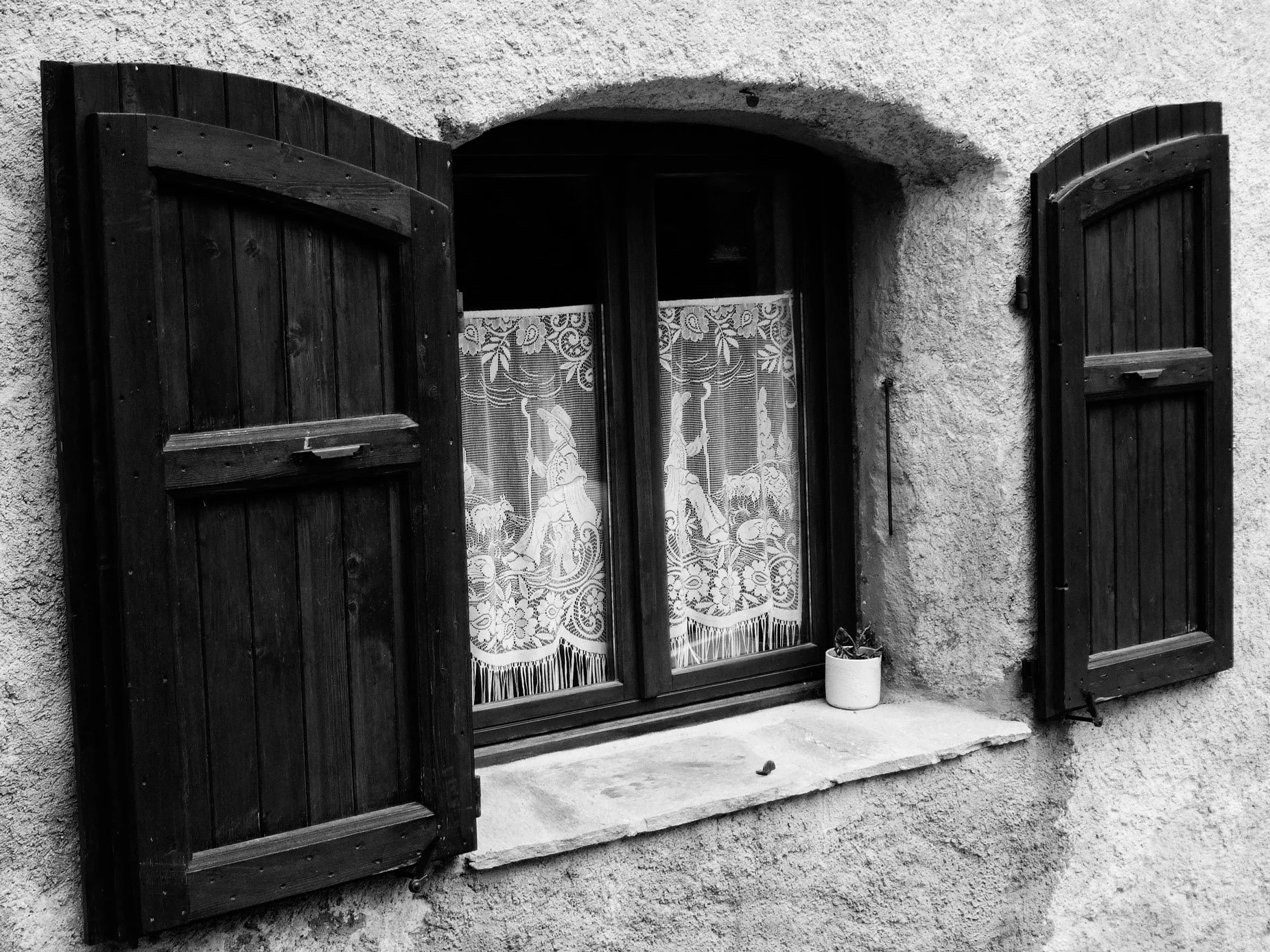 "Window with Lace", Château-Ville-Vieille, France 2007
