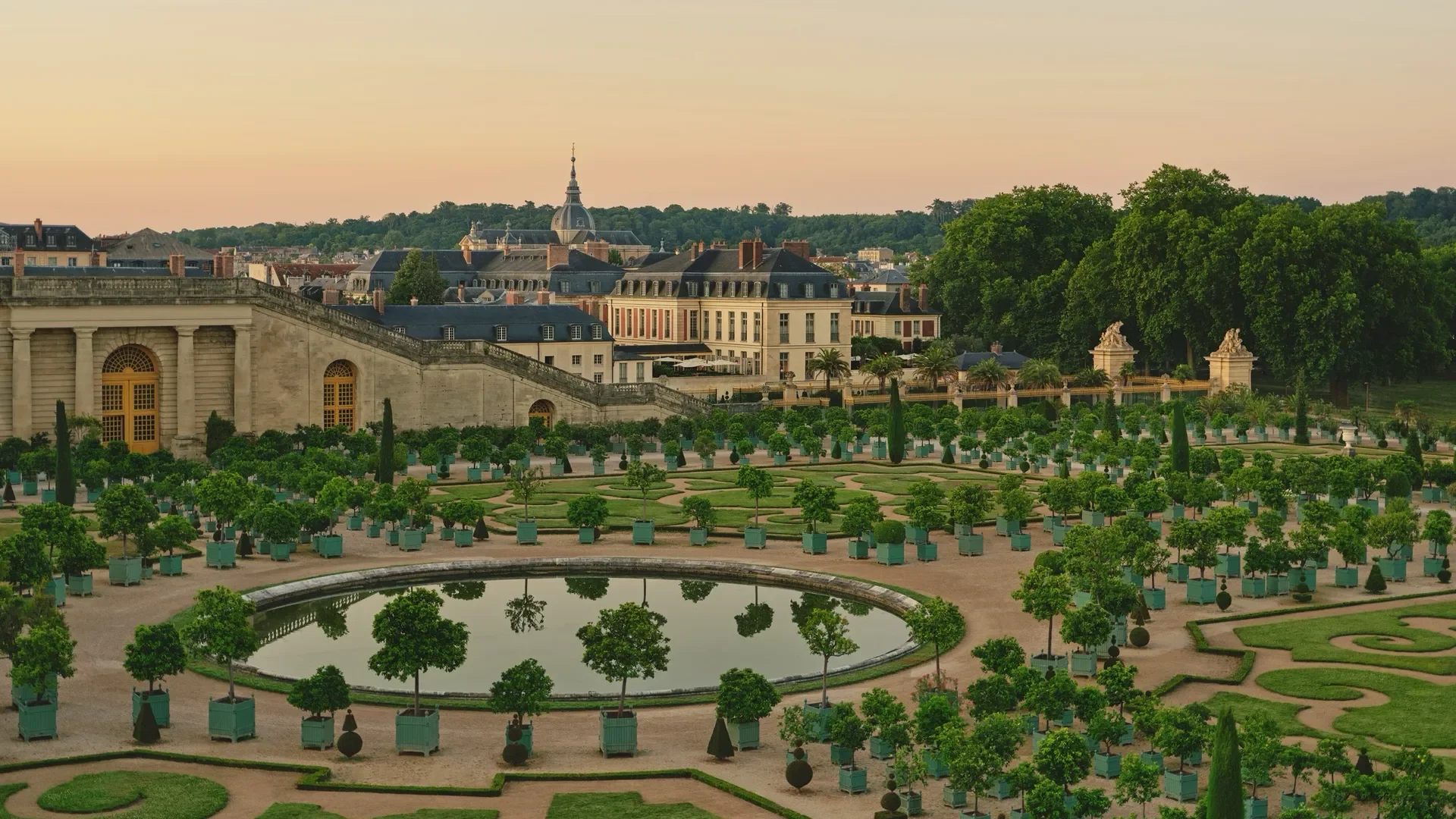 View of the Le Grand Contrôle in Versailles and its grounds